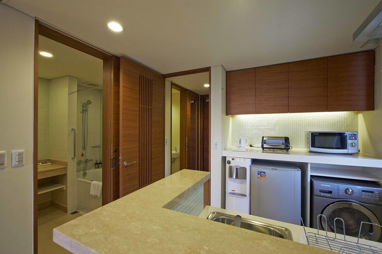 Axia South Cikarang Service Apartment Bagian luar foto